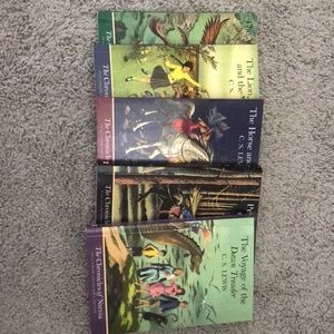 Chronicles of Narnia book 1-5 great condition